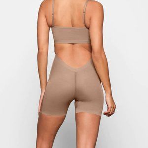 SHEER SCULPT LOW BACK SHORT